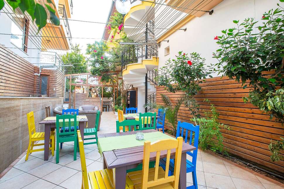 Een foto van het terras bij Villa Sonata