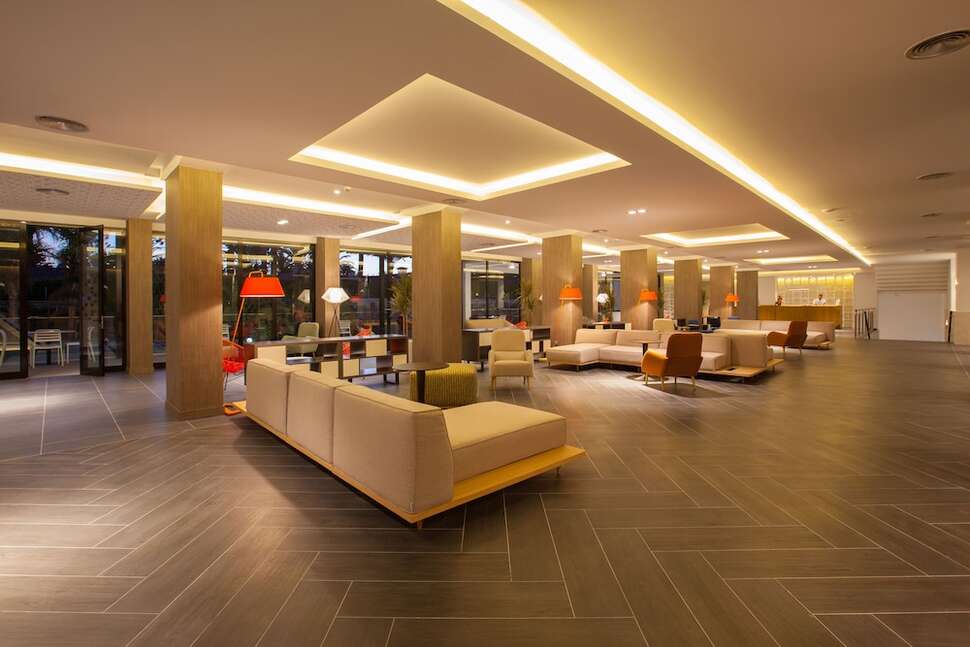 Een foto van het interieur van Abora Catarina by Lopesan Hotels