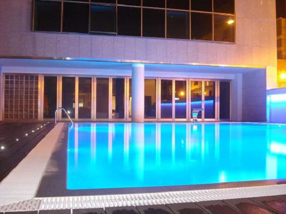 Een foto van het zwembad bij NH Coimbra Dona Ines