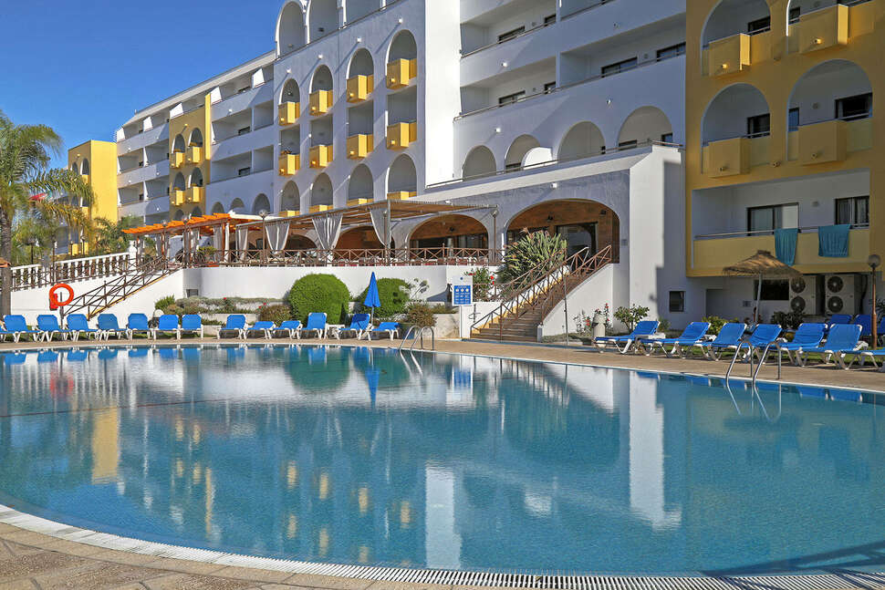 Een foto van het zwembad bij Paladim & Alagoa Mar Hotels