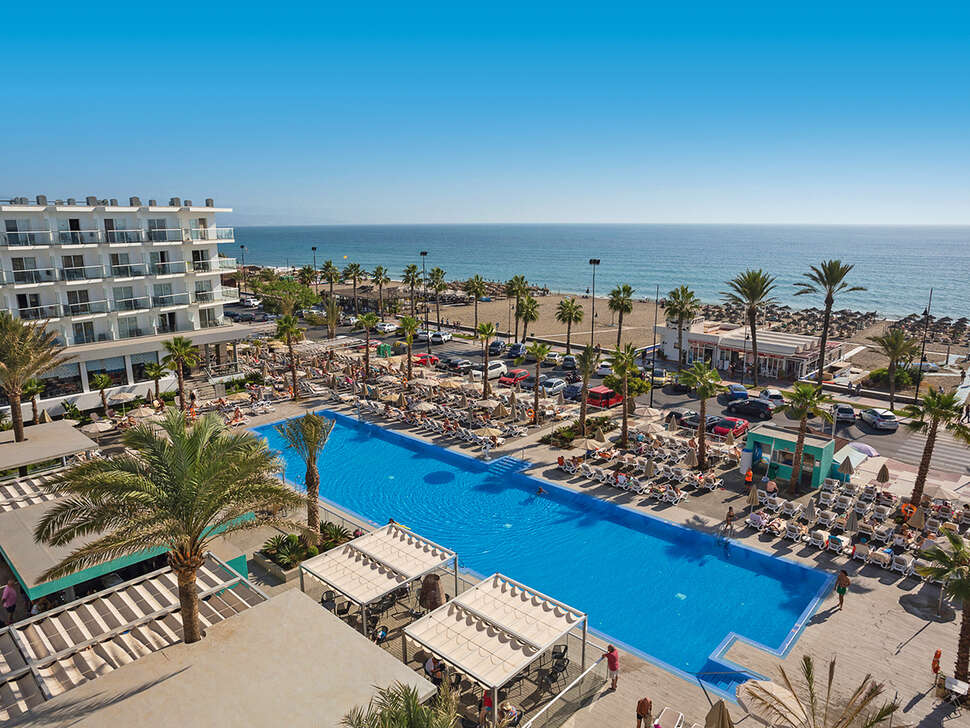 Een foto van het zwembad bij Riu Costa del Sol