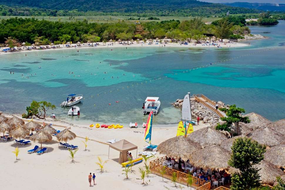Een foto van het strand bij Grand Bahia Principe Jamaica