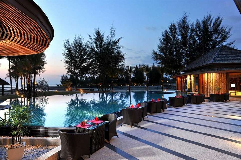 Een foto van het zwembad bij Apsara Beachfront Resort & Villa