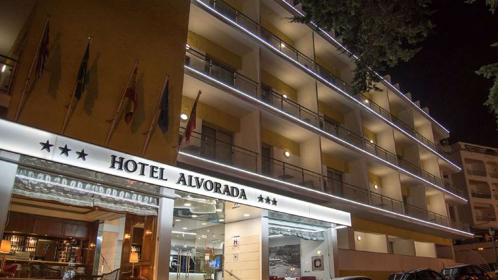 Een foto van de buitenkant van Alvorada Hotel