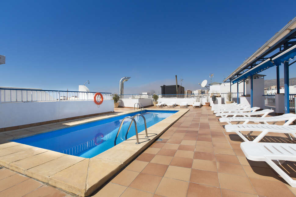 Ein Foto vom Pool im Hotel Mareny Benidorm