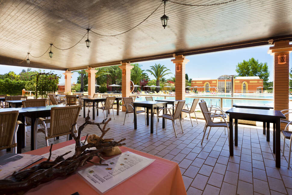 Een foto van het terras bij Colina Village