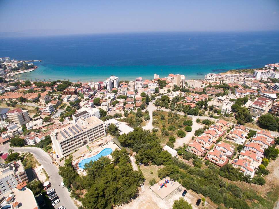 Een foto van het zwembad bij Tuntas Family Suites Kusadasi
