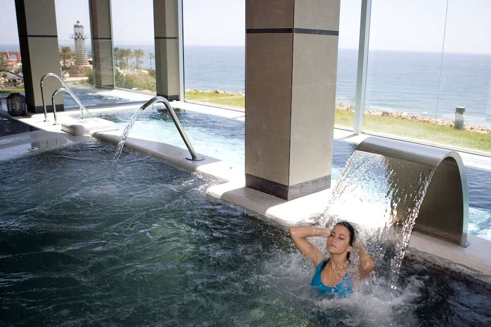 Een foto van het zwembad bij Hydros Hotel & Spa