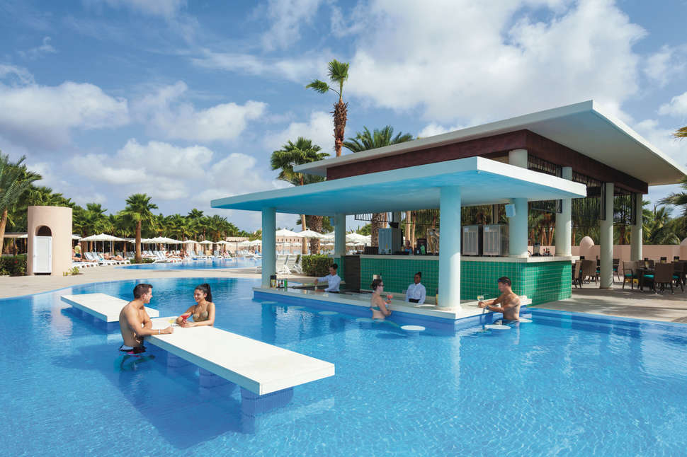 Een foto van het zwembad bij Riu Cabo Verde