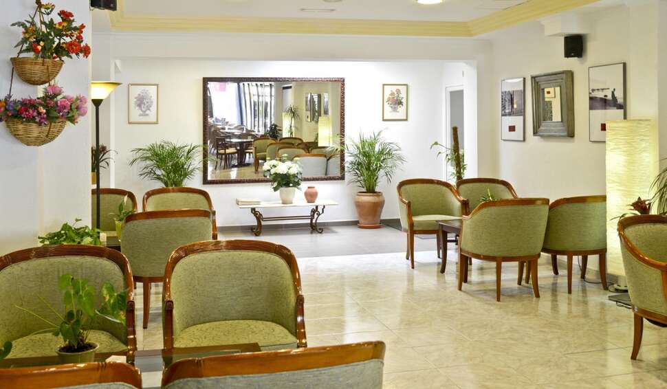 Een foto van het interieur van Hotel Amoros