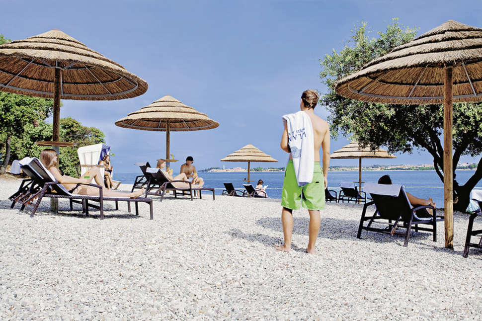 Een foto van het strand bij Valamar Club Tamaris & Residence