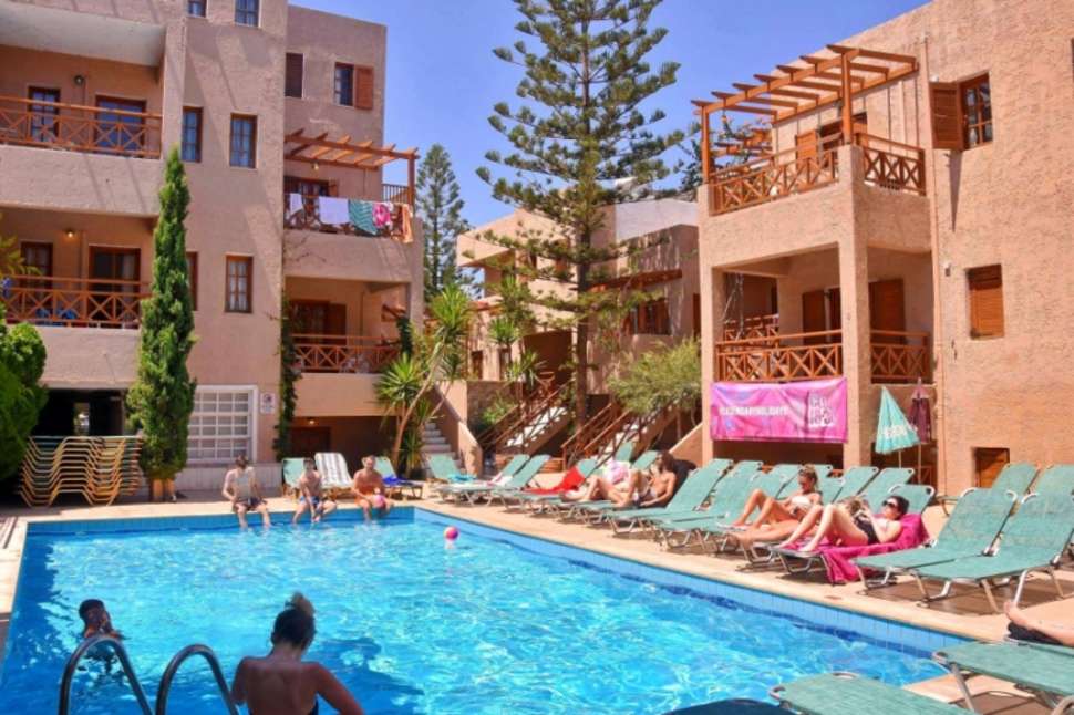 Ein Foto vom Pool im 24 Seven Boutique Hotel
