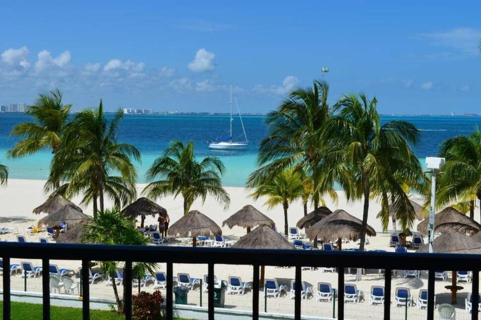 Ein Foto vom Strand beim Beachscape Kin Ha Villas & Suites