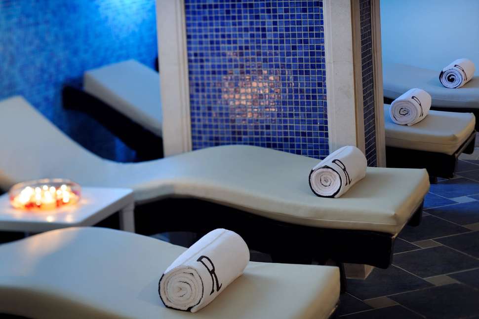 Een foto van de faciliteiten bij Renaissance Golden View Beach Resort