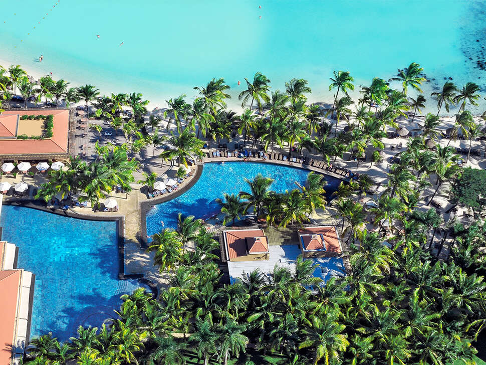 Een foto van het zwembad bij Mauricia Beachcomber