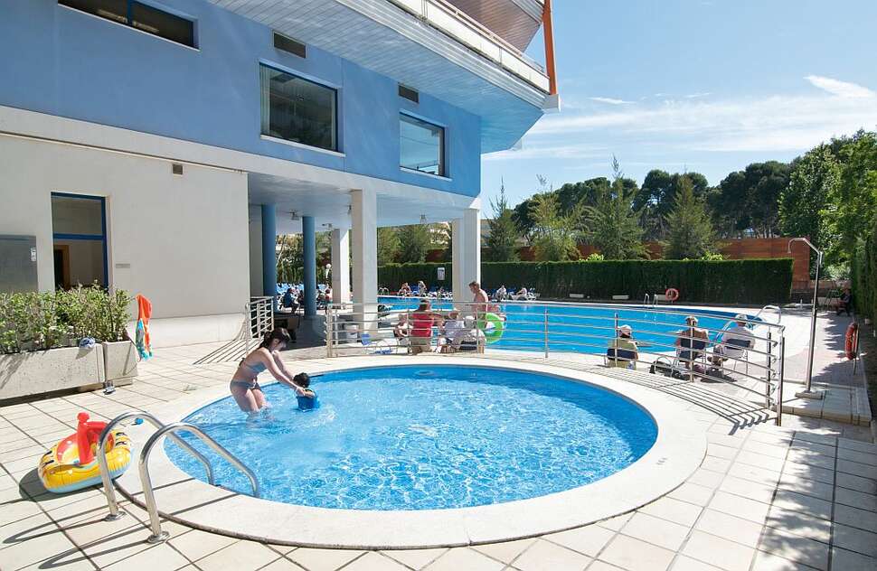 Een foto van het zwembad bij Hotel Piramide Salou