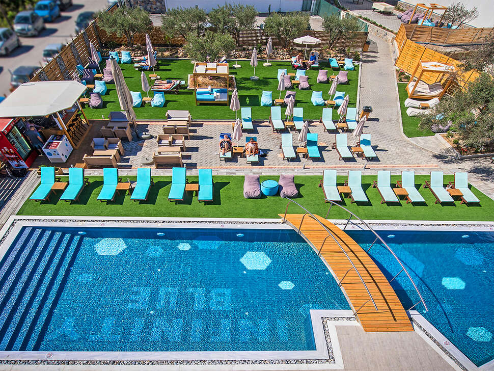 Een foto van het zwembad bij Enorme Infinity Beach