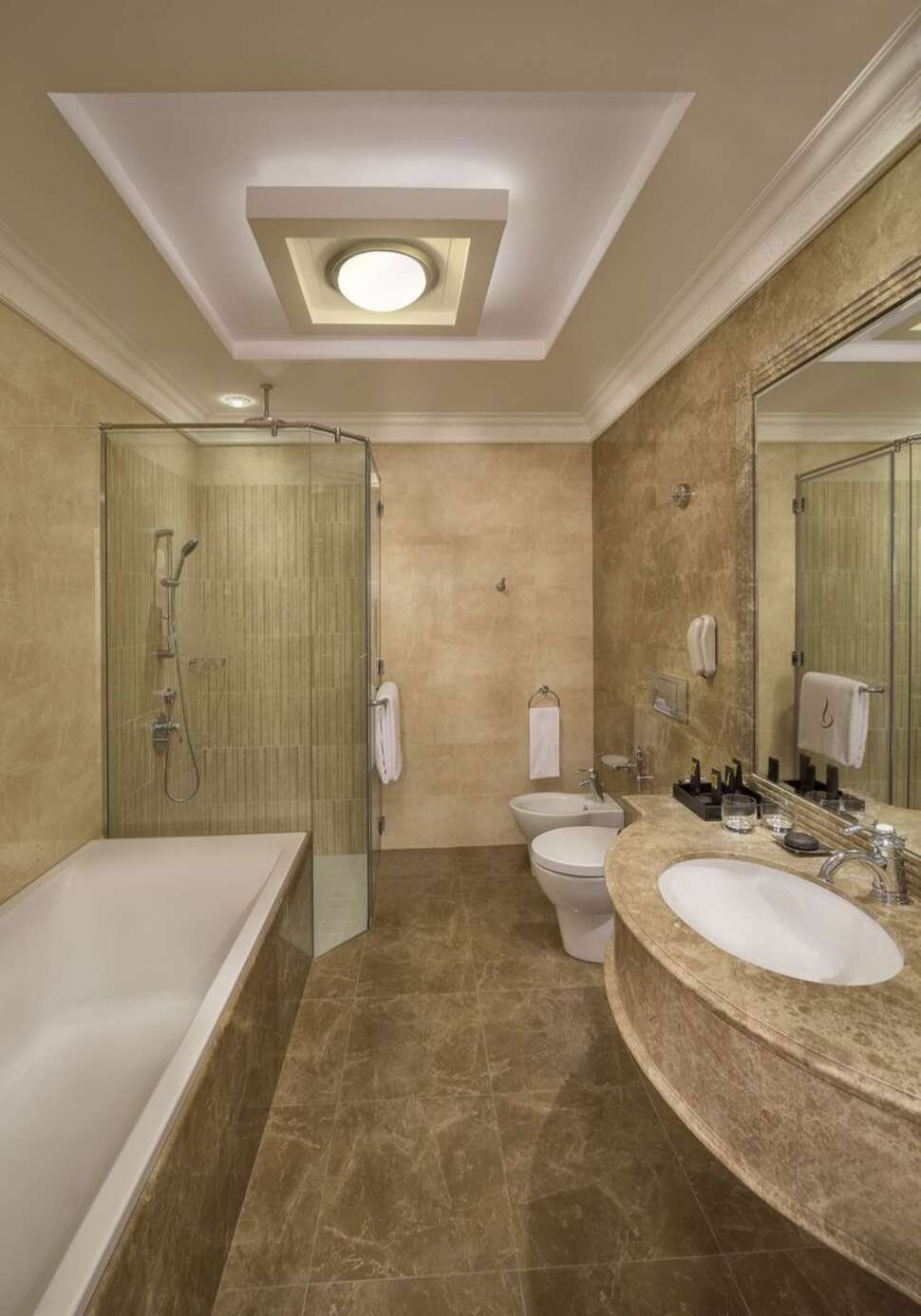 Ein Foto Royal Rose Abu Dhabi Curio Collection by Hilton