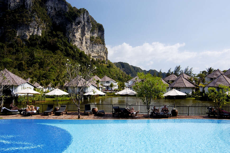 Een foto van het zwembad bij Hotel Peace Laguna Resort