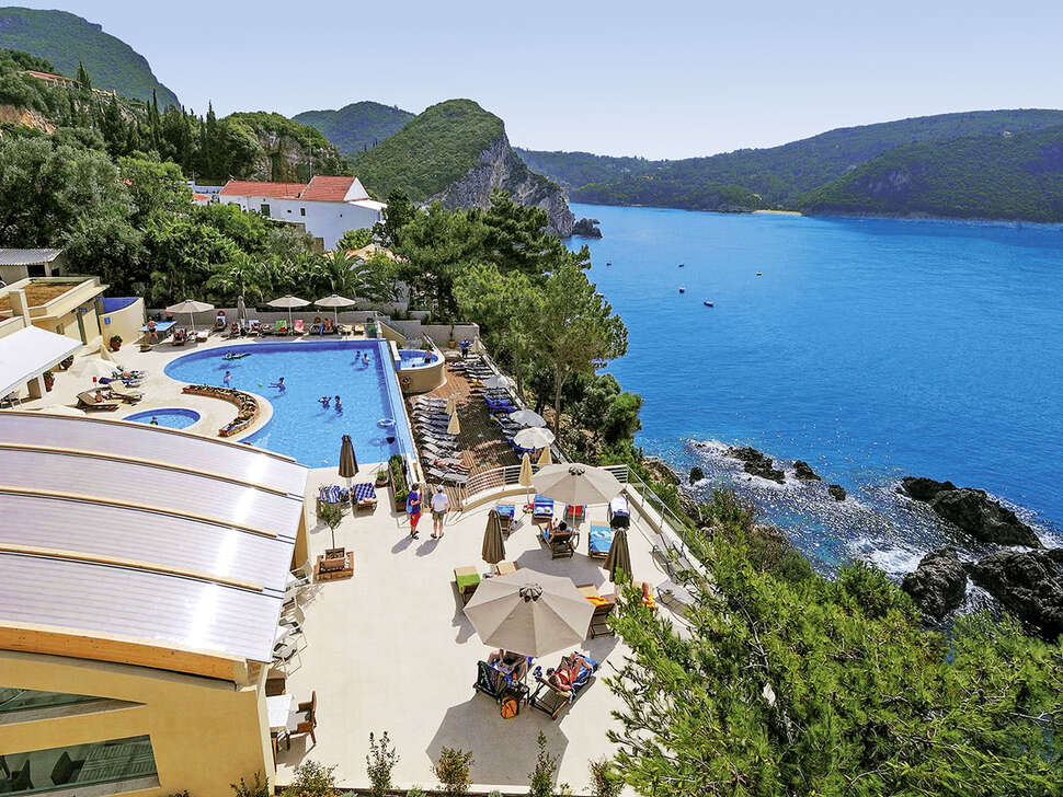 Een foto van een overzicht van Akrotiri Beach Hotel