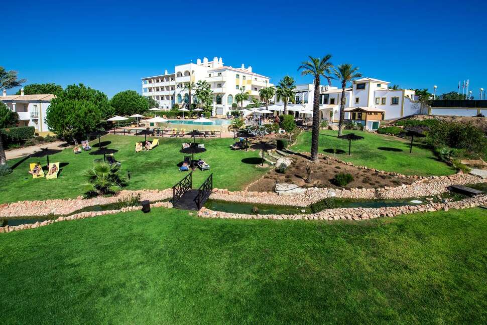 Een foto van de buitenkant van Vale d'el Rei Hotel & Villas