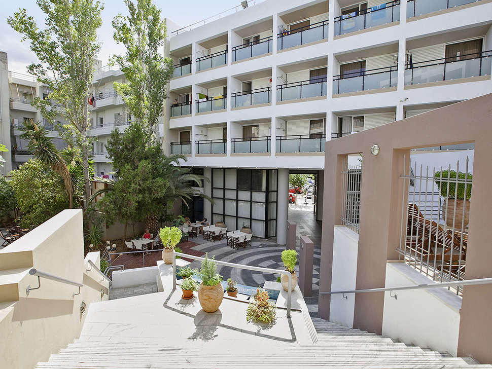 Een foto van de buitenkant van Santa Marina Unique Hotel