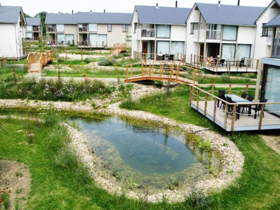 Een foto van de buitenkant van Golden Lakes Village