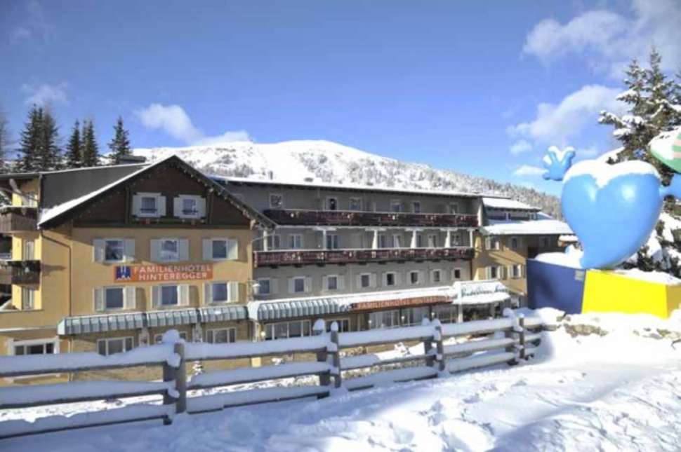 Een foto van de buitenkant van Family Hotel Hinteregger