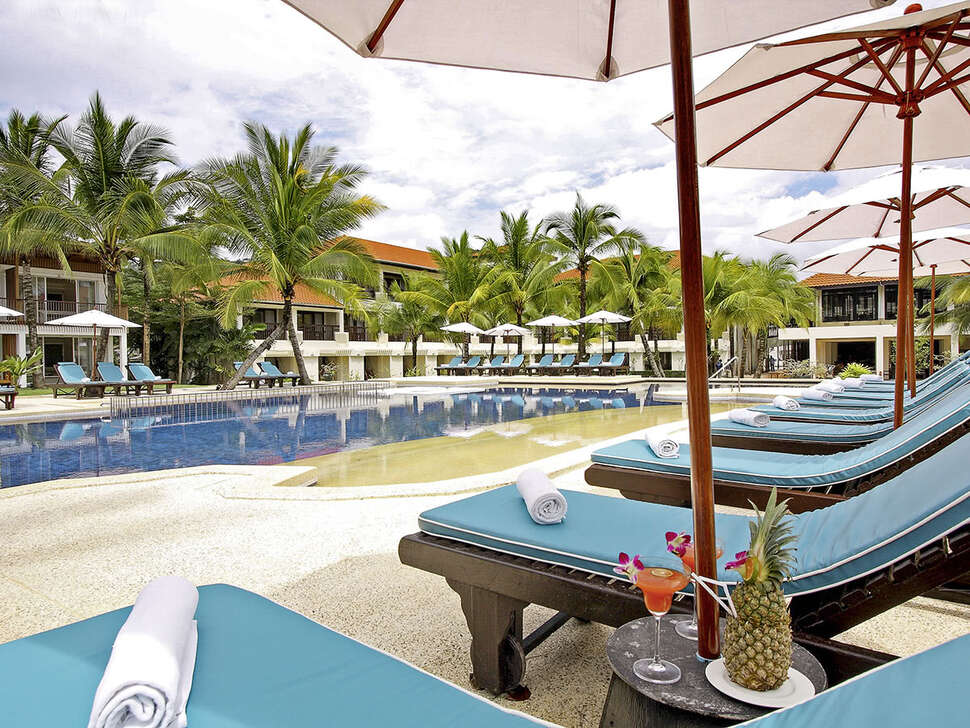 Een foto van het zwembad bij The Briza Beach Resort Khao Lak