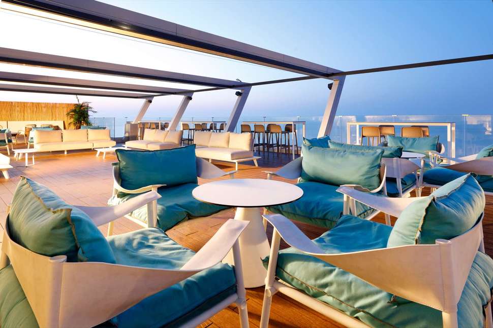 Een foto van het terras bij Benalma Hotel Costa del Sol