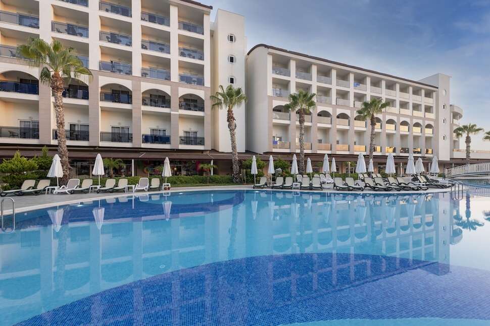 Ein Foto vom Pool im Port River Hotel & Spa