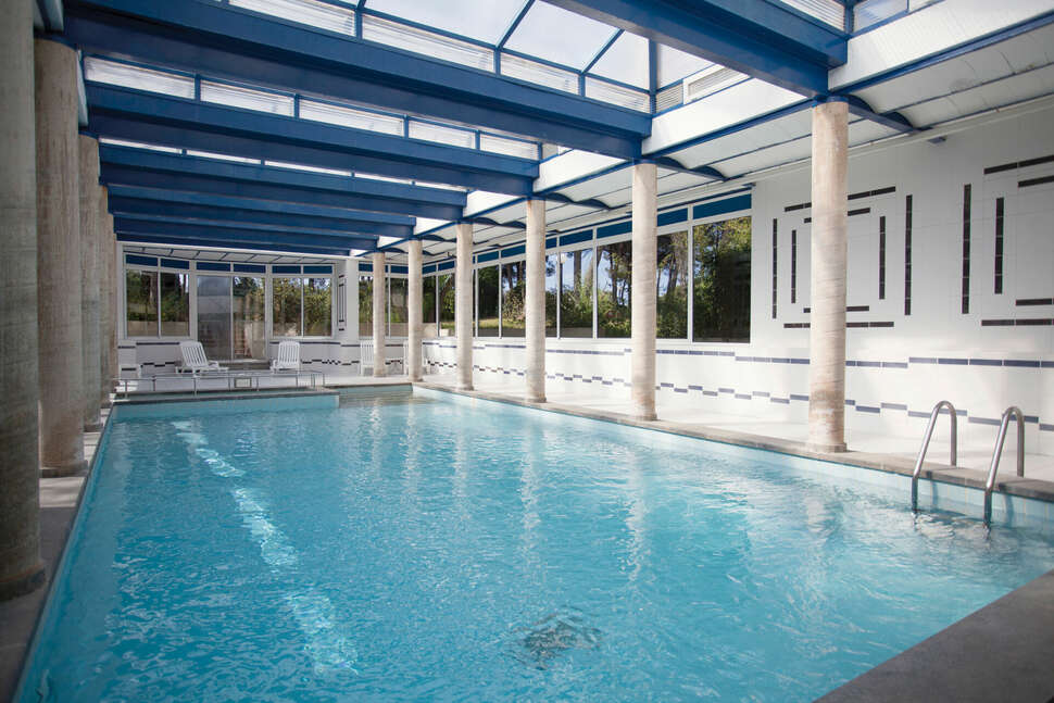 Een foto van het zwembad bij Best Delta Hotel