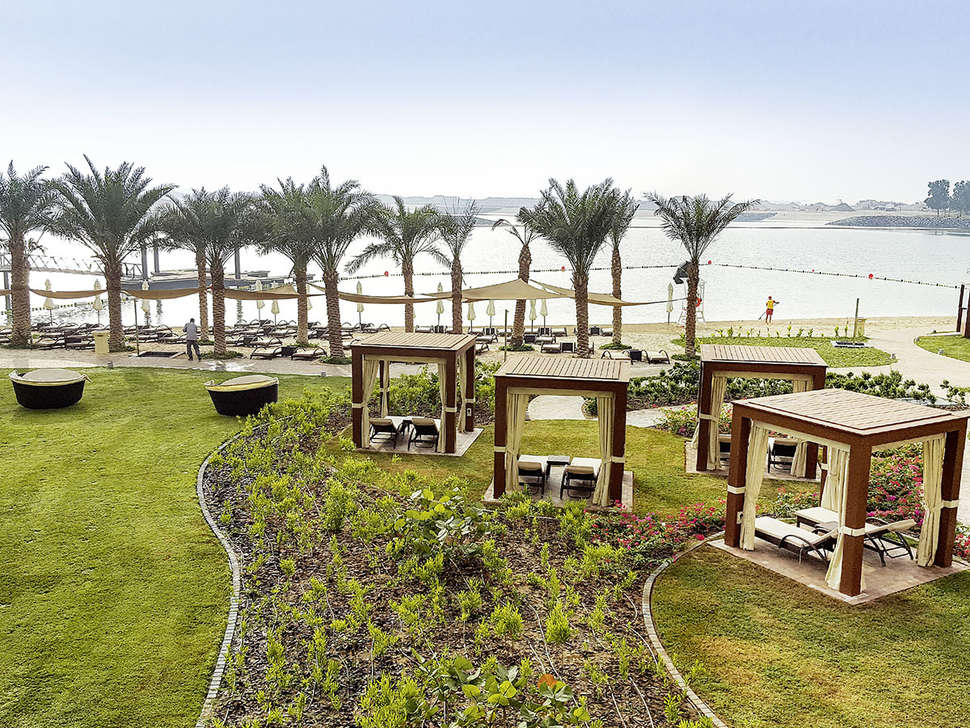 Ein Foto von der Terrasse im Bab Al Qasr Hotel