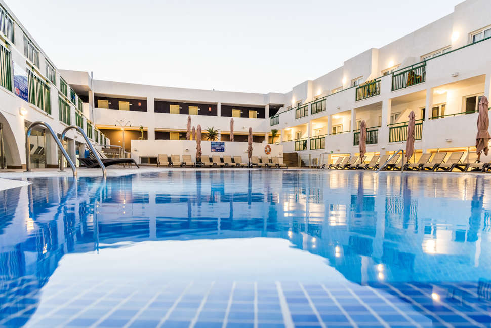 Een foto van het terras bij Appartementen Dunas Club