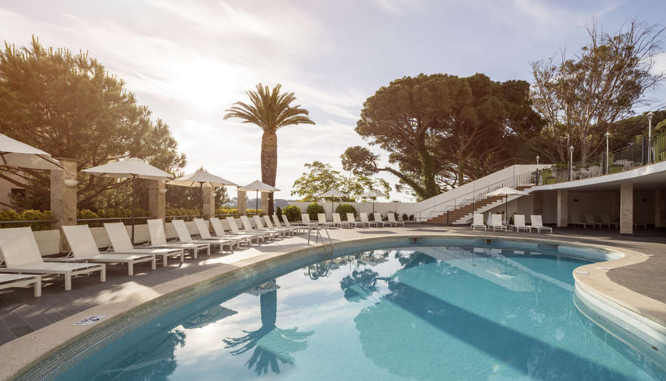 Een foto van het zwembad bij Hotel Ilunion Caleta Park