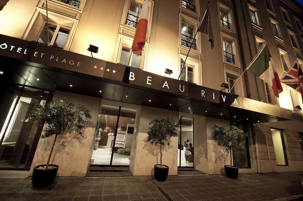 Ein Foto von der Außenansicht des Hotel Beau Rivage