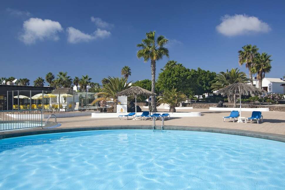 Een foto van het zwembad bij Bungalows Playa Limones
