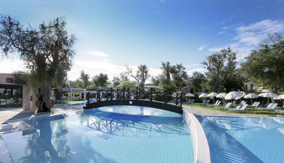 Een foto van het zwembad bij Sentido Apollo Palace