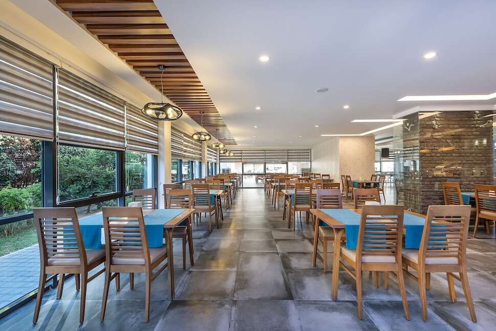 Een foto van de faciliteiten bij White City Beach Hotel