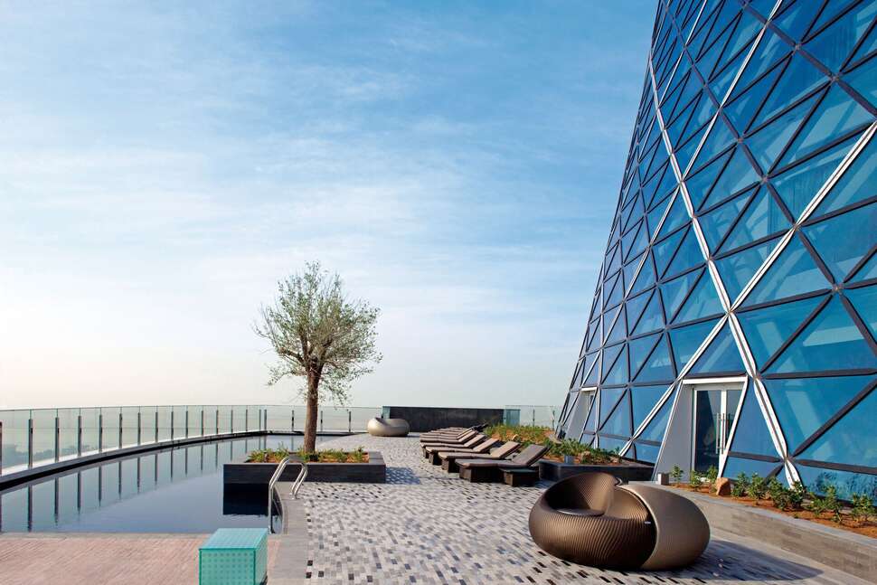 Ein Foto von einer Übersicht des Andaz Capital Gate by Hyatt
