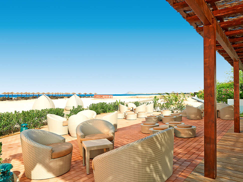 Een foto van het terras bij Melia Dunas Beach Resort & Spa