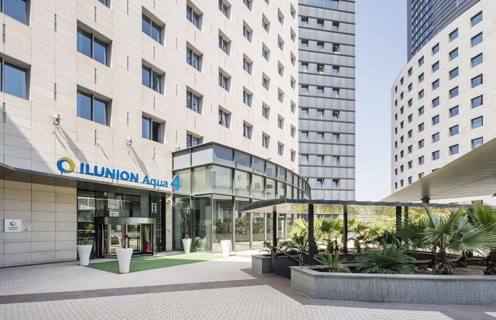 Een foto van de buitenkant van Hotel Ilunion Aqua 4