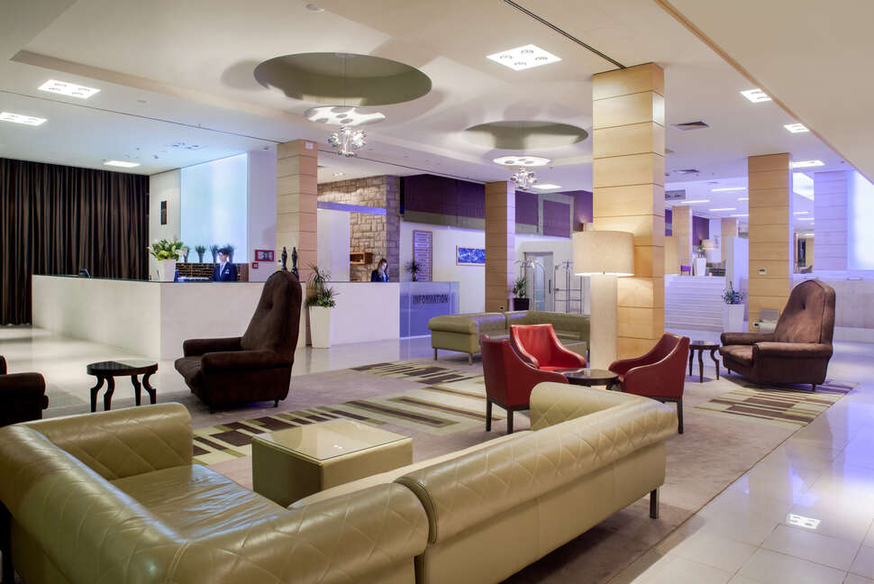 Een foto van het interieur van Bluesun Hotel Elaphusa