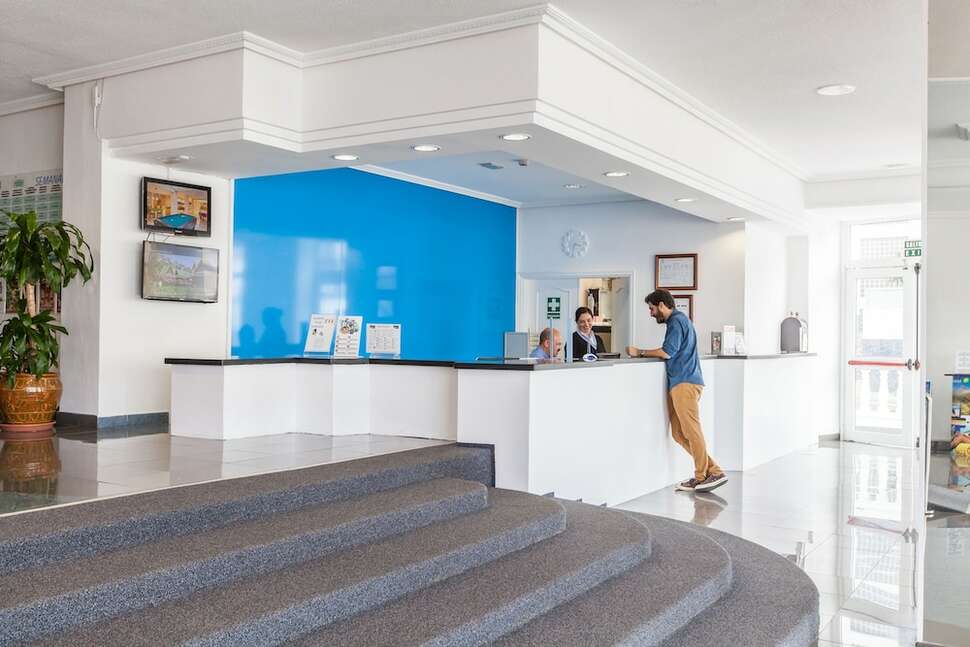 Een foto van het interieur van Blue Sea Hotel Lagos de Cesar