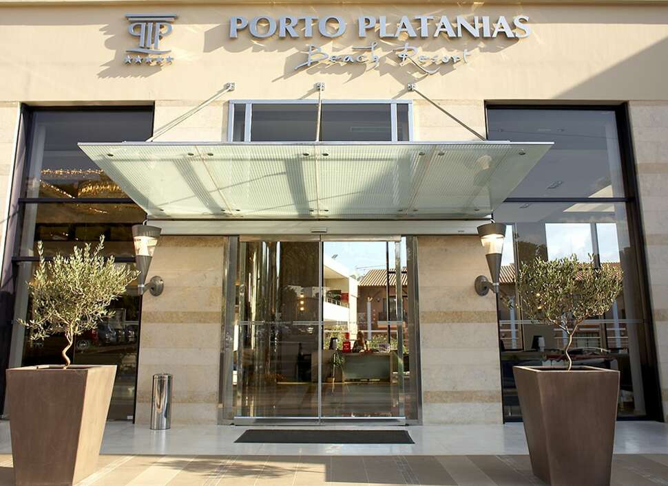 Een foto van de buitenkant van Porto Platanias Beach Resort & Spa