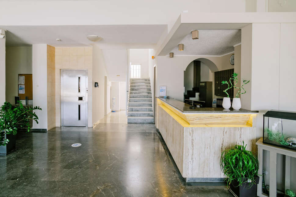 Een foto van het interieur van Zephyros Hotel