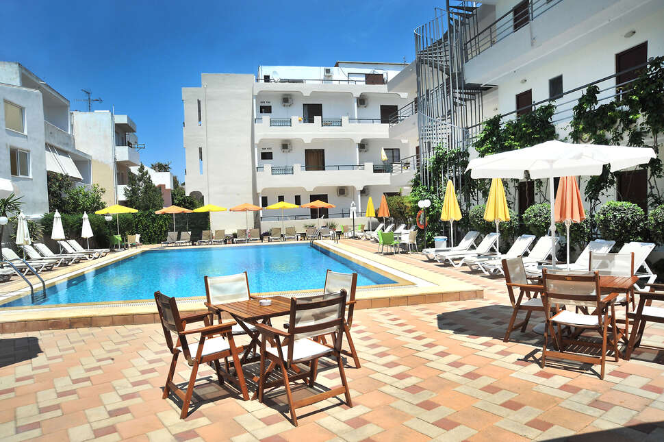 Een foto van een overzicht van Santa Marina Hotel