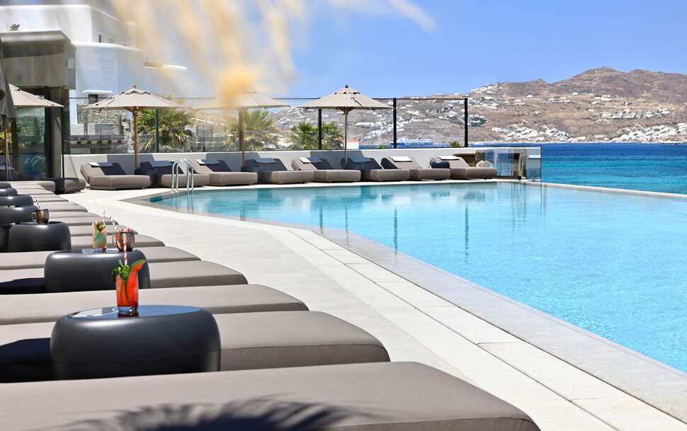 Een foto van een overzicht van Aeonic Suites & Spa