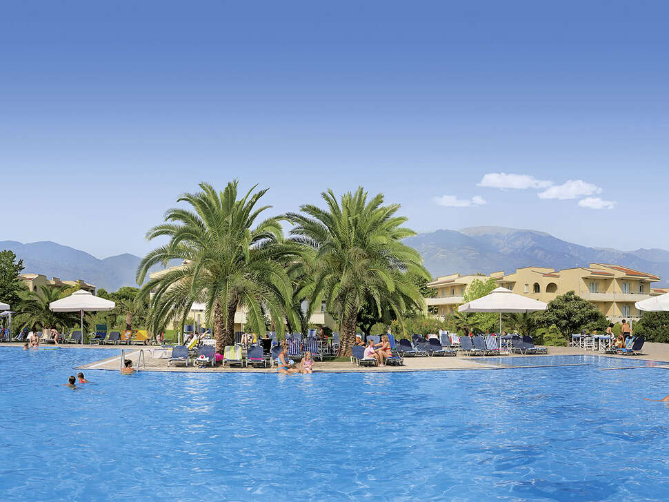 Een foto van het zwembad bij Hotel Poseidon Palace