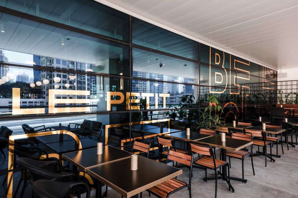 Ein Foto DoubleTree by Hilton Dubai Business Bay